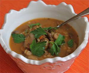 Recept online: �o�kov� pol�vka s houbami: �o�kov� pol�vka se smetanou, sma�en�mi houbami a pa�itkou