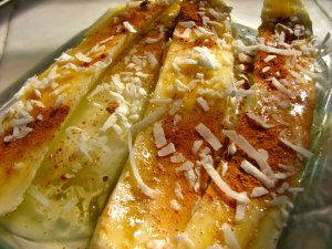 Recept online: Kokosov� ban�ny: Podu�en� ban�ny s mandlov�m lik�rem , ko�en�m a opra�en�m kokosem