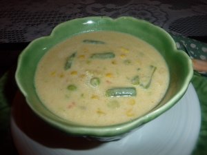 Recept online: Letn� zeleninov� pol�vka: Vychlazen� letn� mixovan� pol�vka z �erstv� okurky, raj�atov� ���vy , papriky a ko�en�