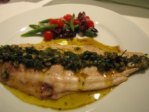 Recept online: Makrela s ho��ic� na  v�n�: Zape�en� makrela se z�livkou z b�l�ho v�na, smetany a ho��ice
