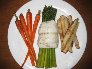 Recept online: Mo�sk� jazyk s mrkv� a s�jov�mi kl��ky: Pokrm zdrav� v��ivy va�en� v p��e - ryb� z�vitky  se zeleninou