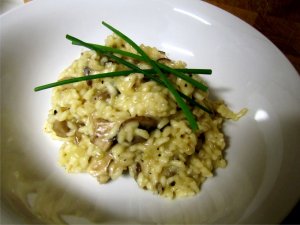 Recept online: Rizoto s houbami a pestem: Rizoto s houbami, b�l�m v�nem, pestem  a parmez�nem